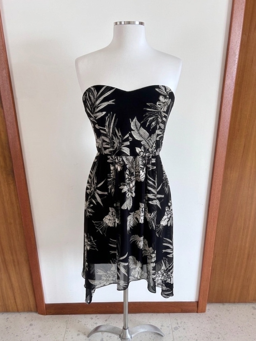 Le Chateau 90s Y2K Strapless Floral Chiffon Mini Dress
